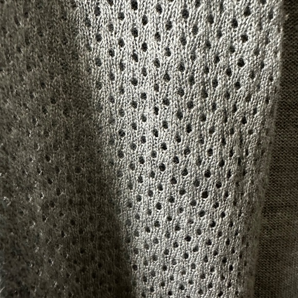 Sweater and T-shirt bundle - Picture 7 of 9